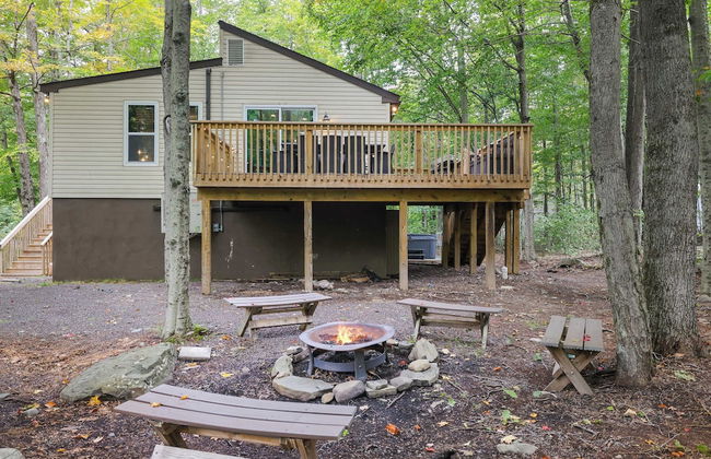 Moshannon Tree-lined Pocono Retreat w/ Hot Tub, Firepit & Pool Table - Foto 41