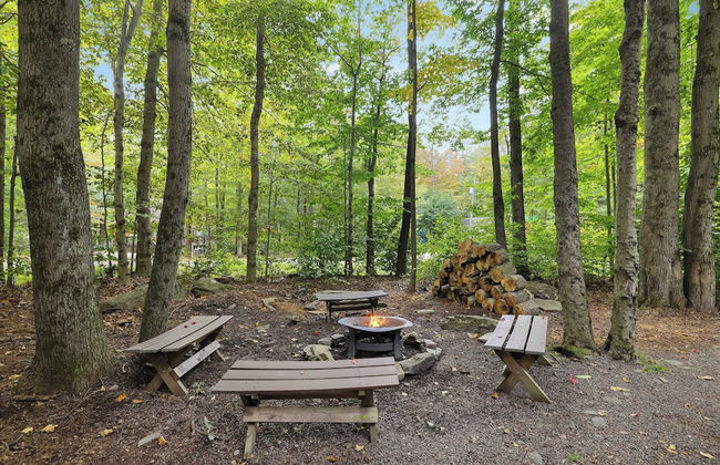Moshannon Tree-lined Pocono Retreat w/ Hot Tub, Firepit & Pool Table - Foto 3