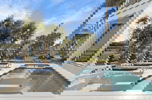 Foto 63 - 30A Beach Getaway by Avantstay Gulf Views + Pool Golf Cart + Bonfires