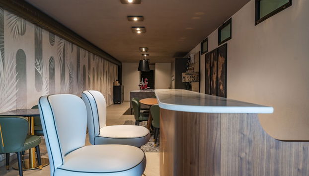 Lobby lounge