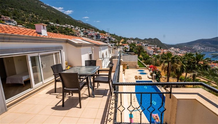 Foto 1 - Lovely Flat Near Beach With Shared Pool in Kalkan