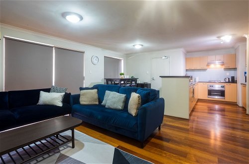 Photo 12 - Roomy & Light-filled Apartment, Central Location
