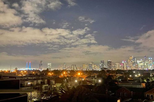 Photo 23 - Stylish 2 Bedroom Apartment in Port Melbourne With City Views