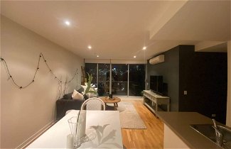 Foto 1 - Stylish 2 Bedroom Apartment in Port Melbourne With City Views