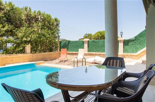 Foto 28 - Enchanting Villa With Backyard in Cesme Near Beach