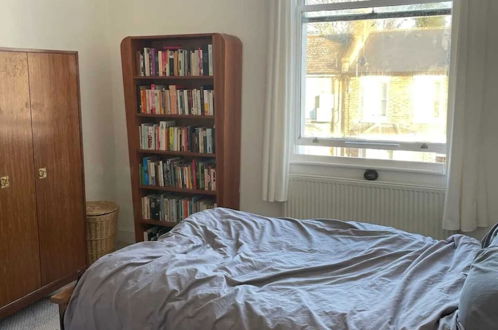 Foto 4 - Radiant 2 Bedroom Flat in New Cross - Converted Pub