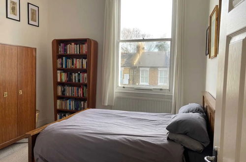 Foto 3 - Radiant 2 Bedroom Flat in New Cross - Converted Pub