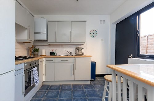 Photo 12 - Serene and Spacious 1 Bedroom Garden Flat in Clapton