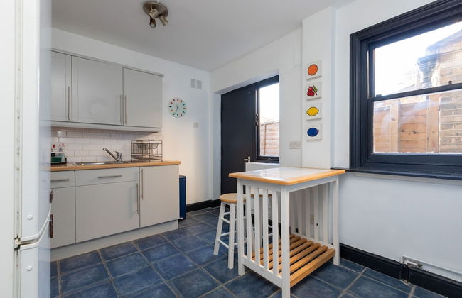 Serene and Spacious 1 Bedroom Garden Flat in Clapton - Foto 9