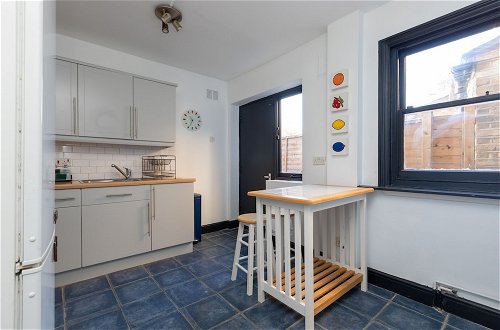 Photo 9 - Serene and Spacious 1 Bedroom Garden Flat in Clapton