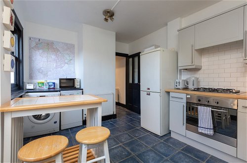 Photo 11 - Serene and Spacious 1 Bedroom Garden Flat in Clapton