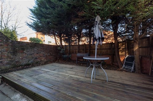 Photo 35 - Serene and Spacious 1 Bedroom Garden Flat in Clapton