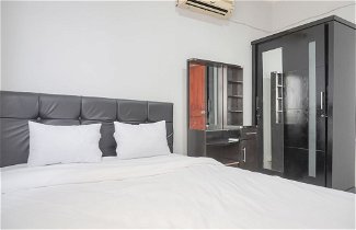 Photo 3 - Comfy 2Br At Gajah Mada Mediterania Apartment