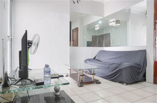 Photo 9 - Comfy 2Br At Gajah Mada Mediterania Apartment