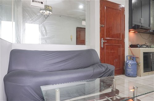 Photo 10 - Comfy 2Br At Gajah Mada Mediterania Apartment