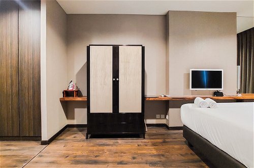 Photo 2 - Stylish and Luxury 2BR Apartment in Veranda Residence Puri