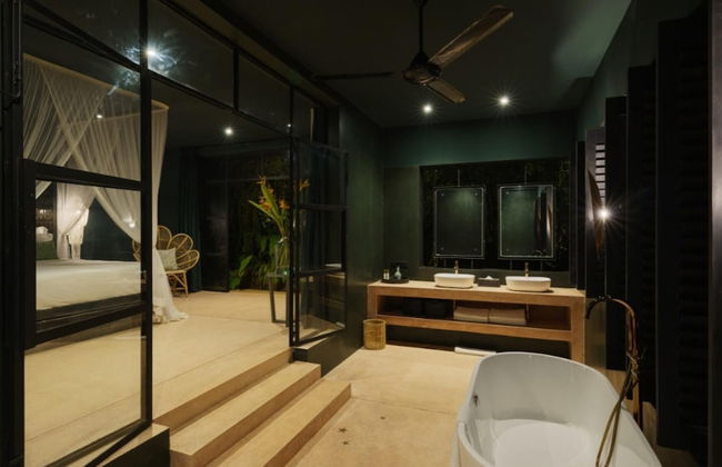 Cool and Contemporary Hilltop Villa With Ocean Views - Foto 26