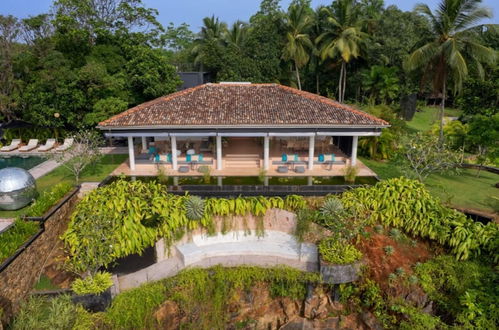 Photo 43 - Cool and Contemporary Hilltop Villa With Ocean Views