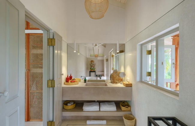 Cool and Contemporary Hilltop Villa With Ocean Views - Foto 16