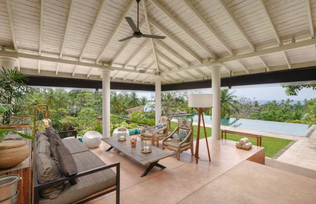 Cool and Contemporary Hilltop Villa With Ocean Views - Foto 48