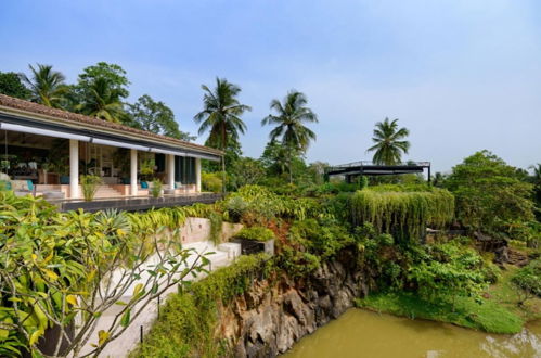 Photo 20 - Cool and Contemporary Hilltop Villa With Ocean Views