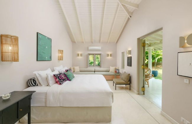 Cool and Contemporary Hilltop Villa With Ocean Views - Foto 31