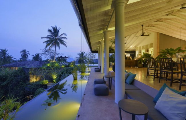 Cool and Contemporary Hilltop Villa With Ocean Views - Foto 28