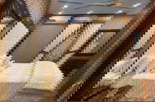 Photo 2 - Burj Al Bahria Town Luxury Suites