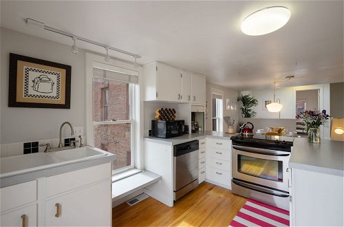 Photo 9 - Pine Street Loft –Just steps from Old Town Square