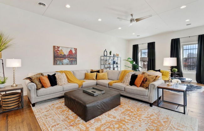 The Penthouse Loft in the Heart of Old Town! - Foto 14