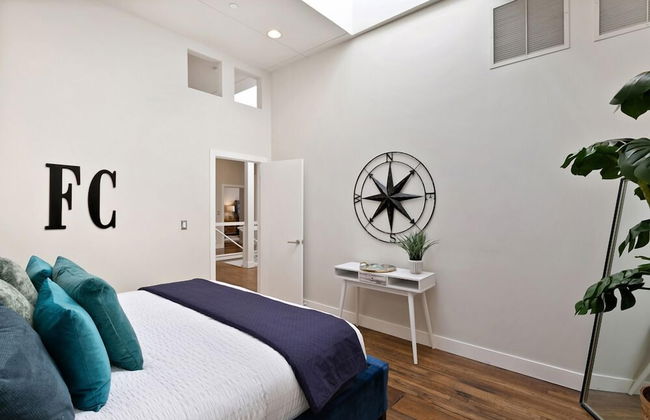 The Penthouse Loft in the Heart of Old Town! - Foto 8