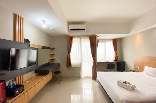 Photo 5 - Comfy Studio At Gateway Park Lrt City Bekasi Apartment