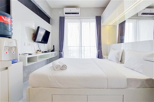 Photo 2 - Simply And Restful Studio Apartment At Sky House Bsd