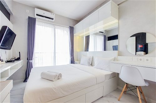 Photo 5 - Simply And Restful Studio Apartment At Sky House Bsd