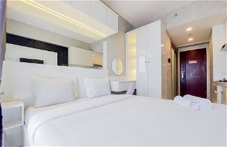 Foto 3 - Simply And Restful Studio Apartment At Sky House Bsd