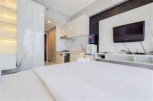 Photo 4 - Simply And Restful Studio Apartment At Sky House Bsd