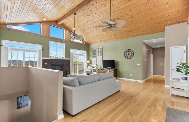 The Greenview Manor - Lake Views - Photo 14