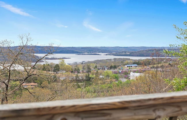 The Greenview Manor - Lake Views - Photo 15