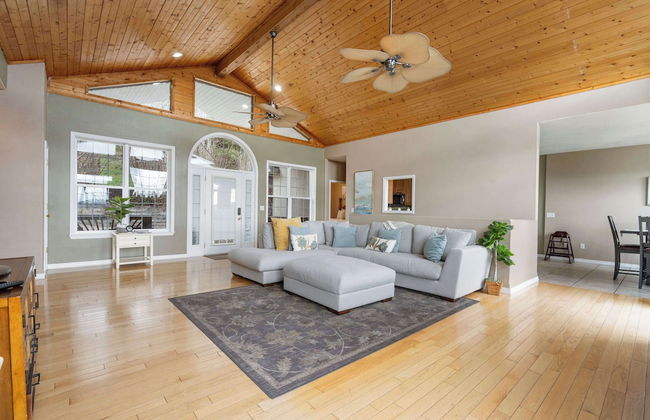 The Greenview Manor - Lake Views - Photo 14