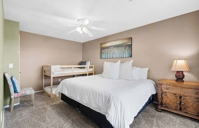 The Greenview Manor - Lake Views - Photo 8