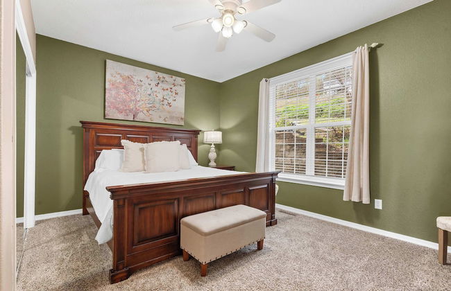 The Greenview Manor - Lake Views - Photo 7