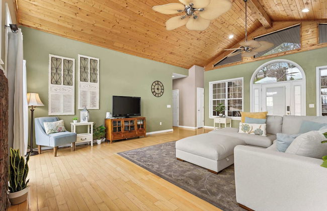 The Greenview Manor - Lake Views - Photo 13