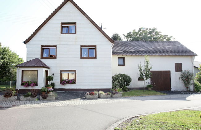 Spacious Apartment in Pracht near Forest - Photo 1