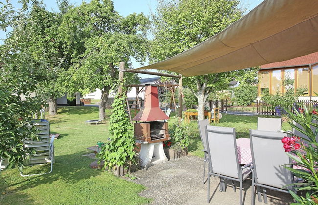 Spacious Apartment in Pracht near Forest - Photo 10