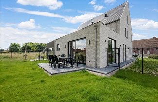 Foto 1 - Modern Holiday Home in Ronse With Garden