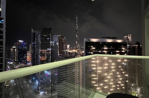 Foto 7 - Burj Khalifa Canal View Fully Furnished Studio At Damac Prive