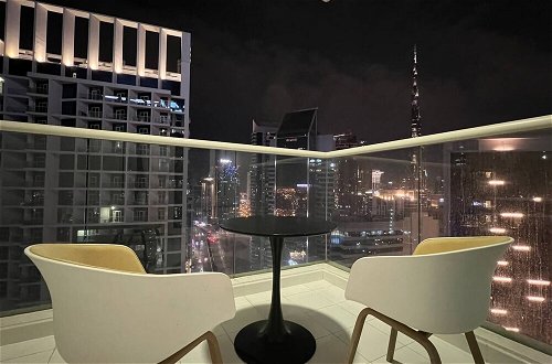 Foto 6 - Burj Khalifa Canal View Fully Furnished Studio At Damac Prive
