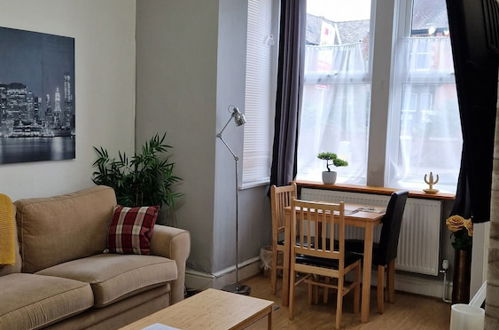 Photo 17 - Spacious 1 Br Lincoln City Centre & Amenities, Free Parking