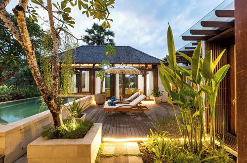 Foto 66 - Dazzling Beachfront 2 Br Villa in Seminyak