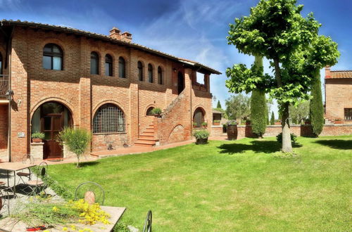 Photo 25 - Mansion in Montepulciano With Pool